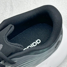 TF版ADIDAS 阿迪舒适百搭防滑耐磨 低帮休闲跑步鞋 中底配置方面搭载全掌Lightstrike Pro 鞋面采用透 TF版ADIDAS 阿迪舒适百搭防滑耐磨 低帮休闲跑步鞋 中底配置方面搭载全掌Lightstrike Pro 鞋面采用透