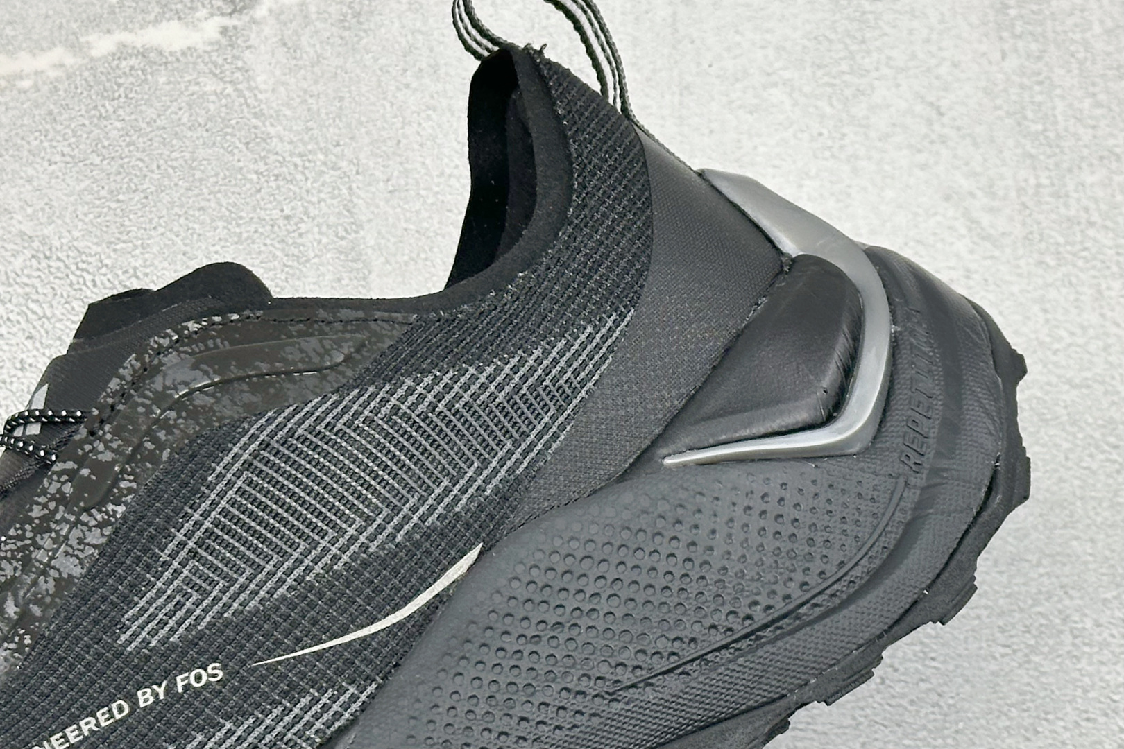 TG版Adidas Holo Peak 阿迪达斯 防滑运动 舒适贴合 低帮越野跑鞋 货号: KI1520 尺码: 36 TG版Adidas Holo Peak 阿迪达斯 防滑运动 舒适贴合 低帮越野跑鞋 货号: KI1520 尺码: 36