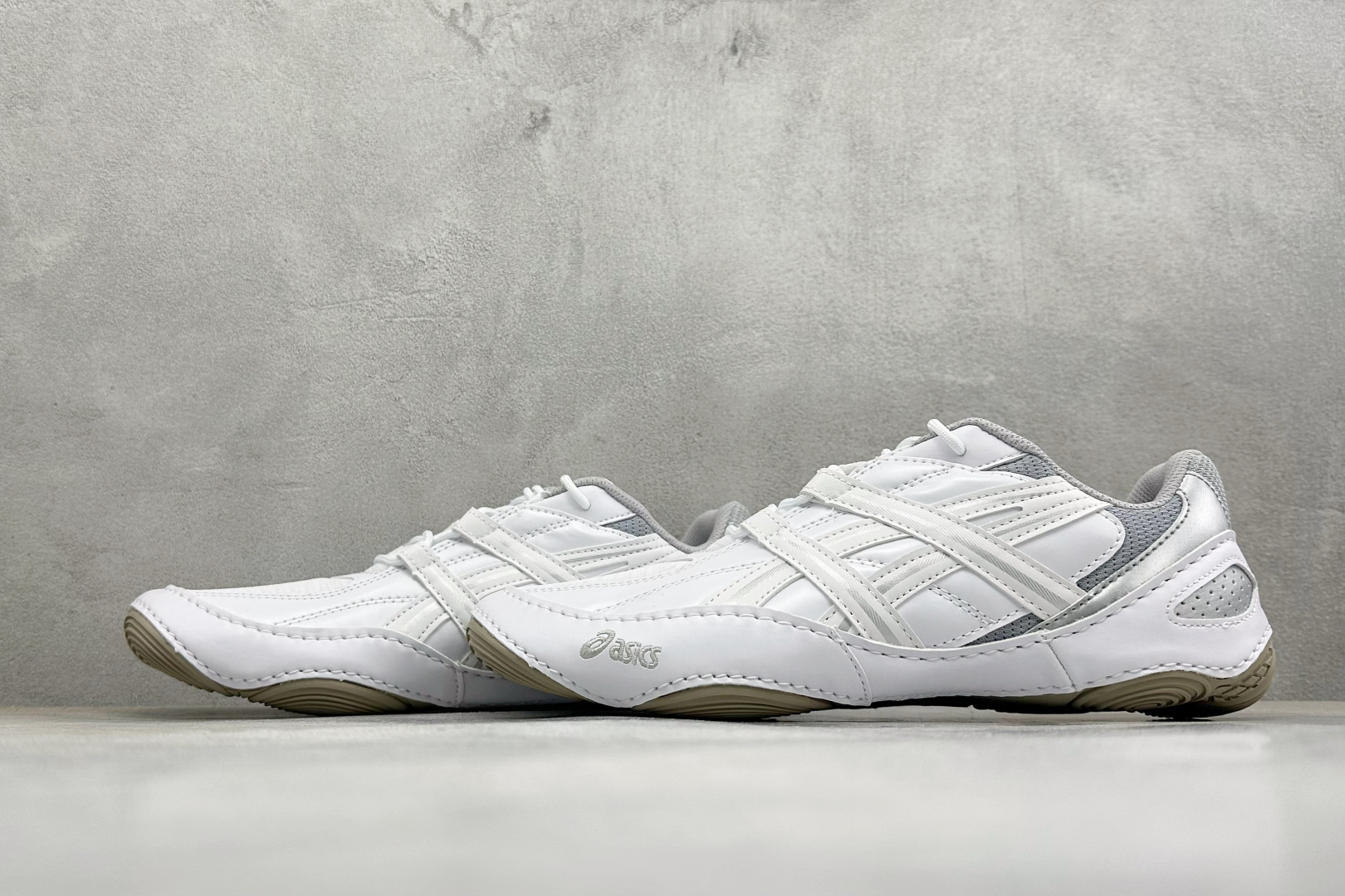 ZH版Asics Hypersync 亚瑟士 薄底德训 时尚经典透气包裹性轻便 低帮休闲板鞋 以复古之名 解锁街头新表达