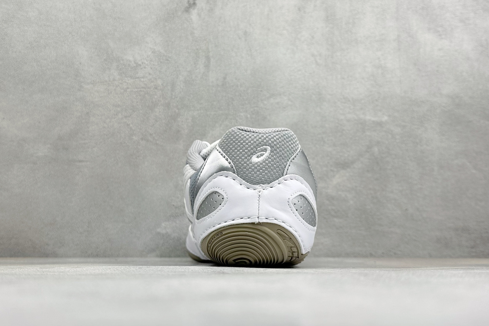 ZH版Asics Hypersync 亚瑟士 薄底德训 时尚经典透气包裹性轻便 低帮休闲板鞋 以复古之名 解锁街头新表达