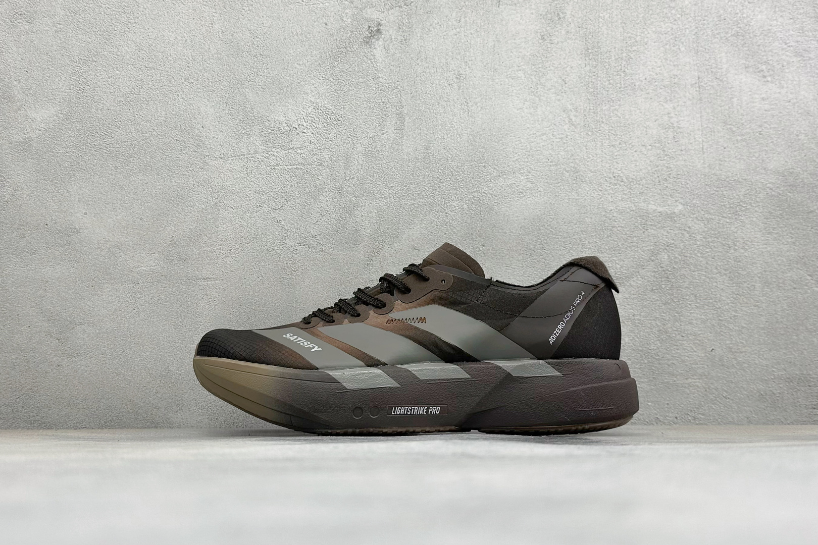 TY版ADIZERO ADIOS PRO 4 M 阿迪超轻透气缓震跑鞋 整体外观造型与adiZero Adios Pr TY版ADIZERO ADIOS PRO 4 M 阿迪超轻透气缓震跑鞋 整体外观造型与adiZero Adios Pr