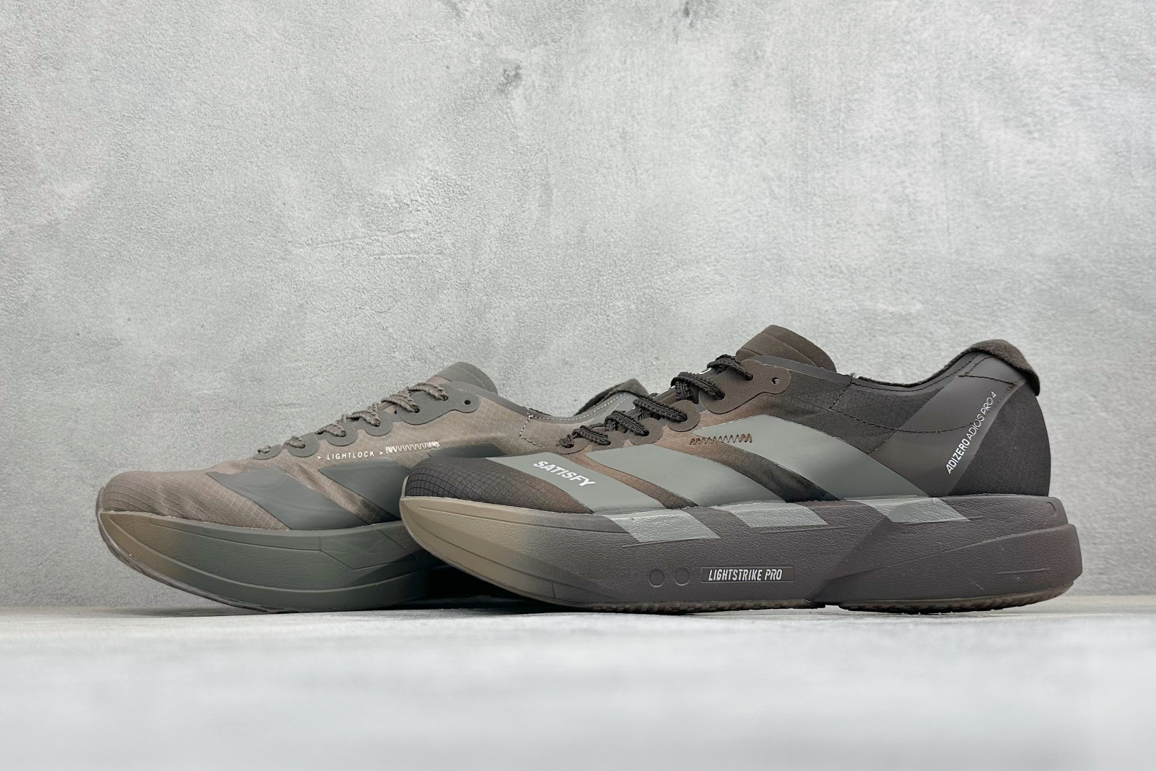 TY版ADIZERO ADIOS PRO 4 M 阿迪超轻透气缓震跑鞋 整体外观造型与adiZero Adios Pr TY版ADIZERO ADIOS PRO 4 M 阿迪超轻透气缓震跑鞋 整体外观造型与adiZero Adios Pr