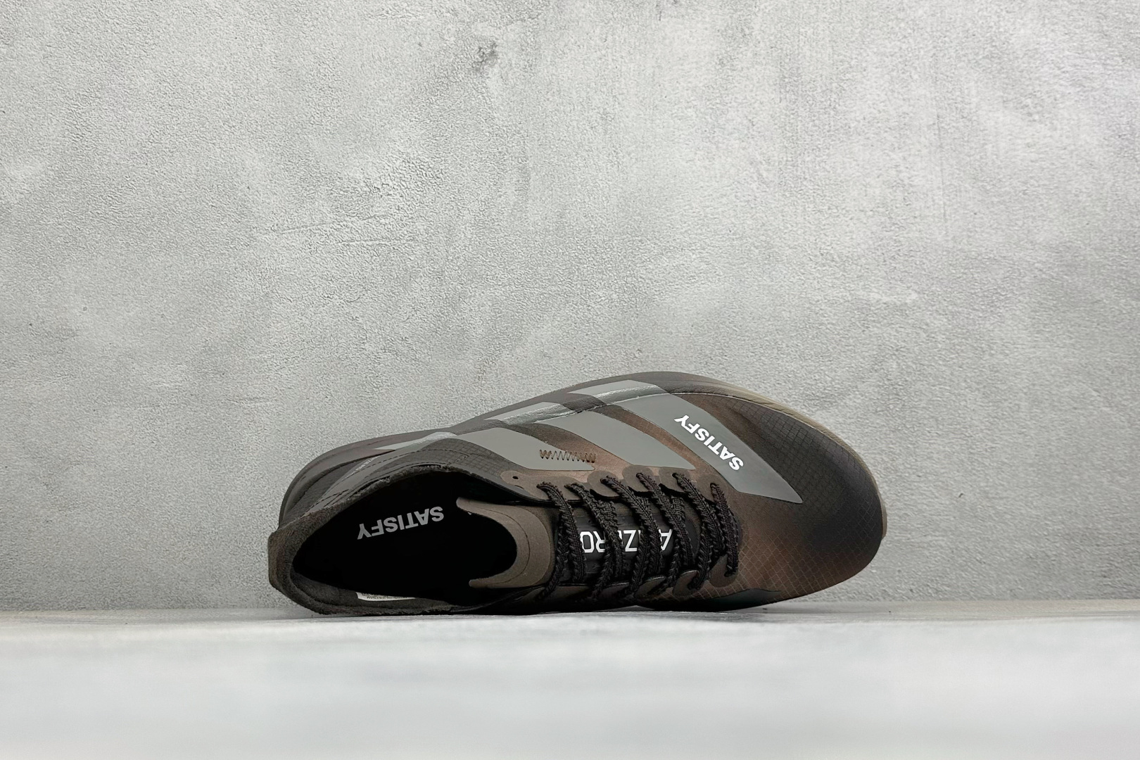 TY版ADIZERO ADIOS PRO 4 M 阿迪超轻透气缓震跑鞋 整体外观造型与adiZero Adios Pr TY版ADIZERO ADIOS PRO 4 M 阿迪超轻透气缓震跑鞋 整体外观造型与adiZero Adios Pr
