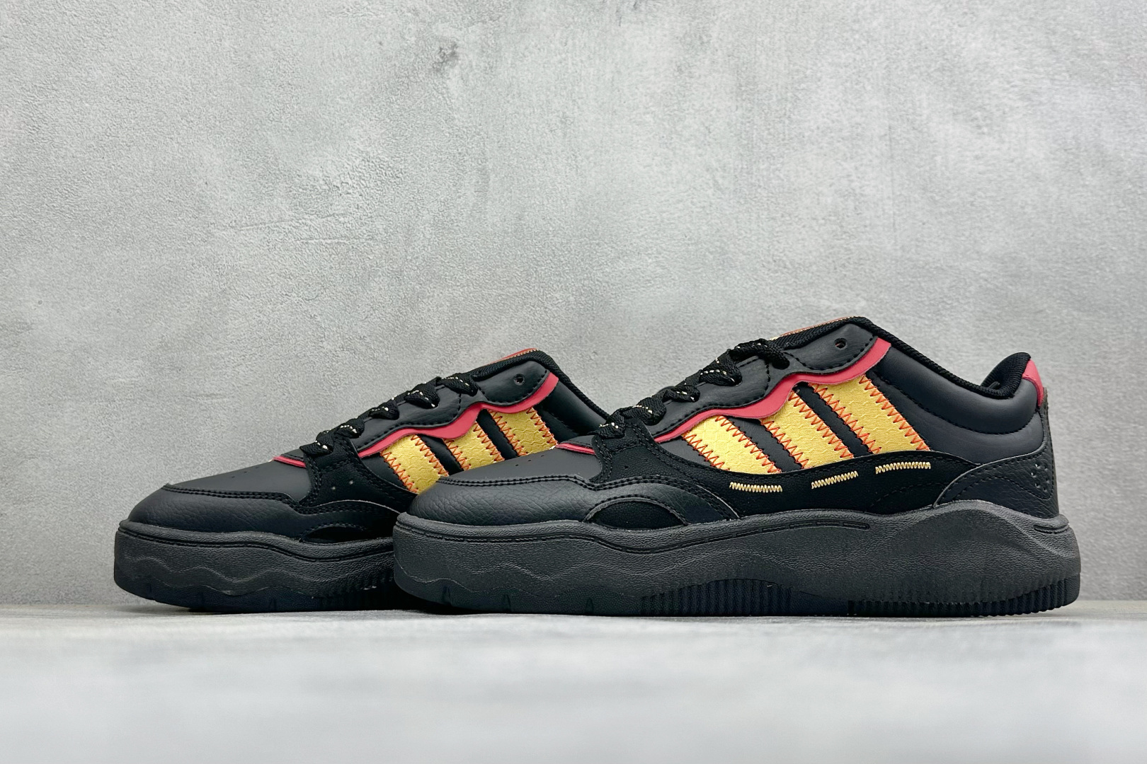 Adidas LITE SHUFFLE 复合材质 舒适贴合系带休闲板鞋 货号：KI1858 尺码：36-45 