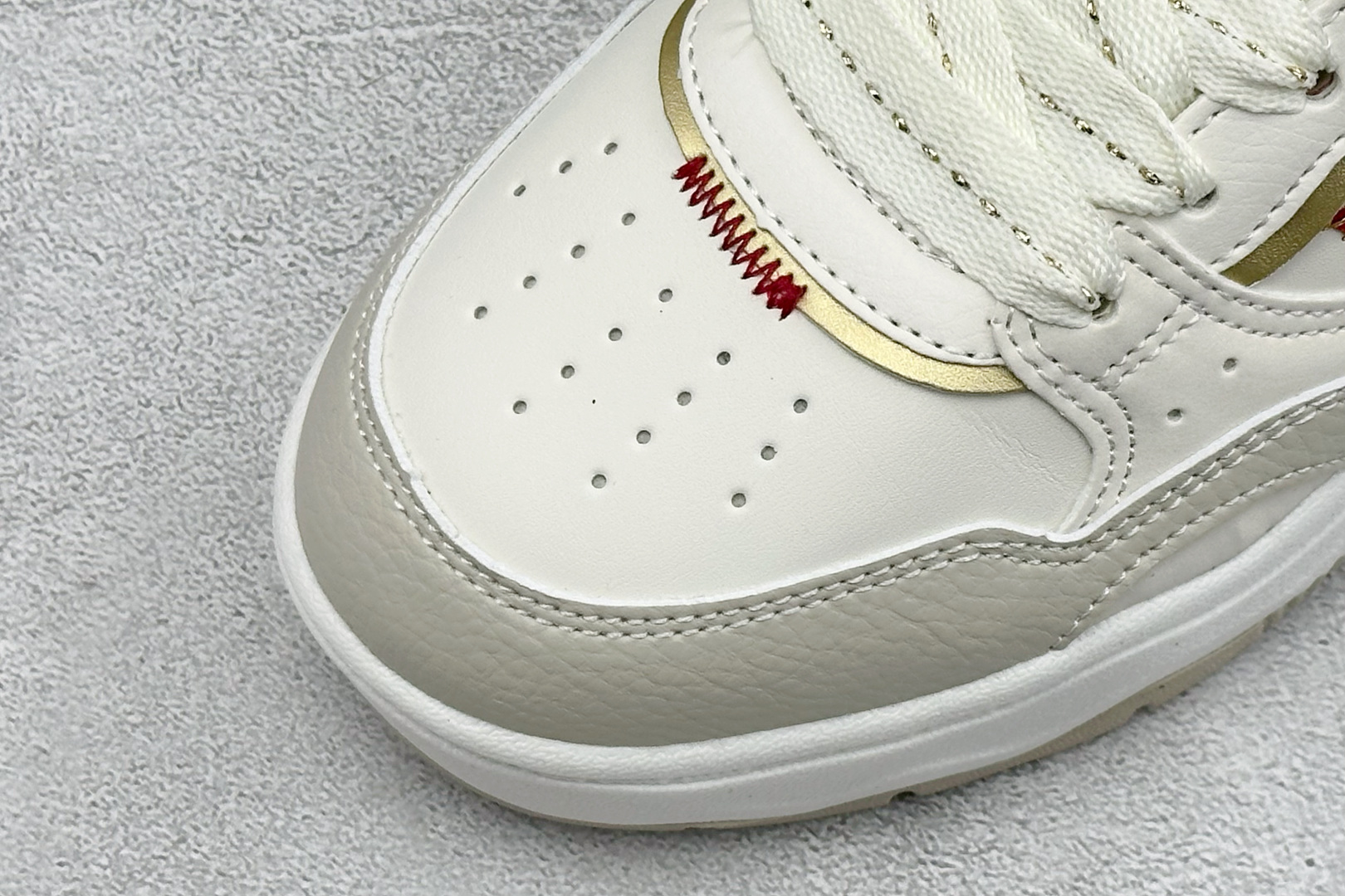 Adidas LITE SHUFFLE 复合材质 舒适贴合系带休闲板鞋 货号：KH9021 尺码：36-45 
