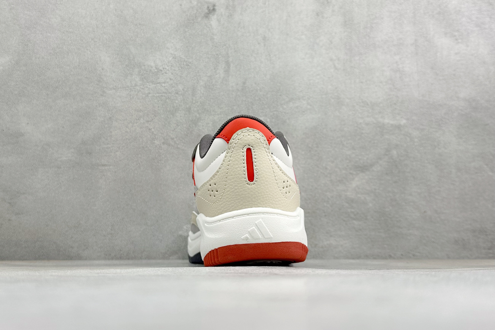 Adidas LITE SHUFFLE 复合材质 舒适贴合系带休闲板鞋 货号：KH9027 尺码：36-45 