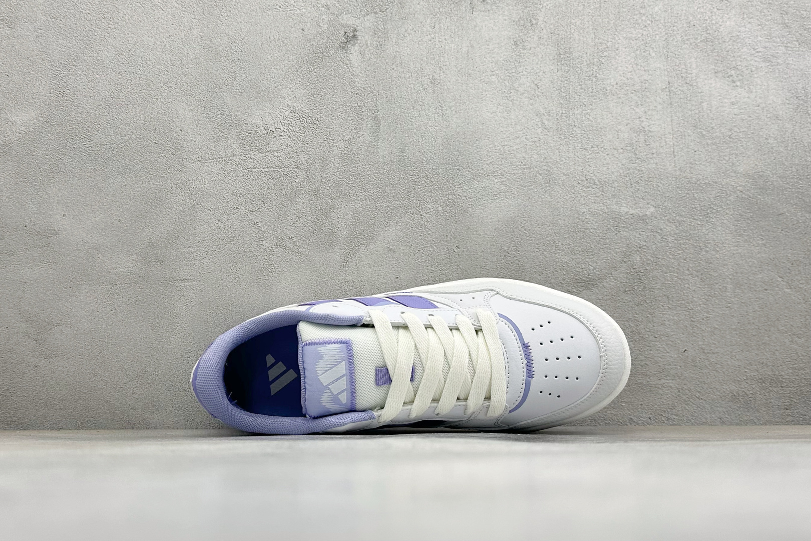 Adidas LITE SHUFFLE 复合材质 舒适贴合系带休闲板鞋 货号：KH9026 尺码：36-45 