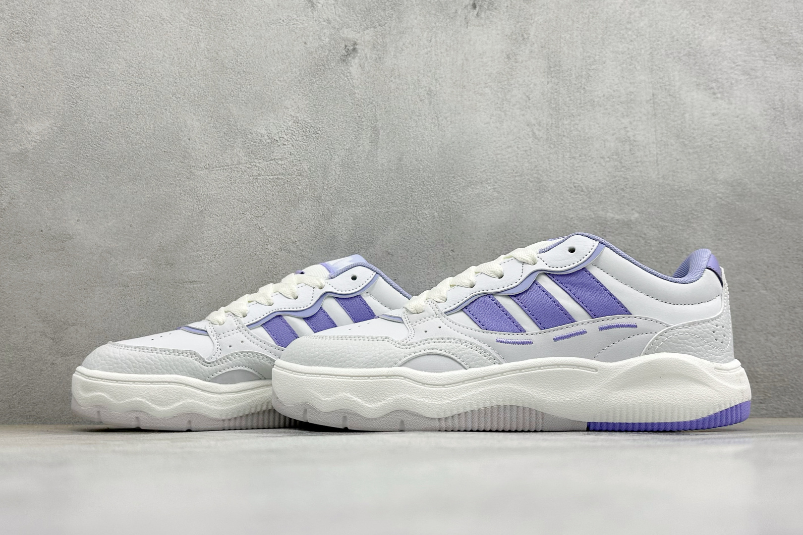 Adidas LITE SHUFFLE 复合材质 舒适贴合系带休闲板鞋 货号：KH9026 尺码：36-45 