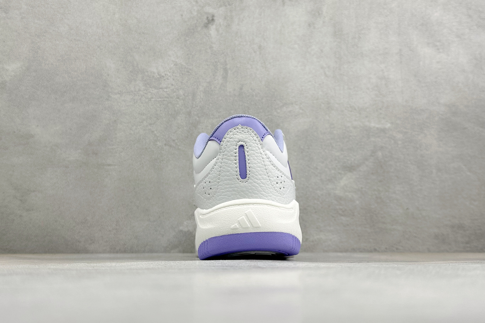 Adidas LITE SHUFFLE 复合材质 舒适贴合系带休闲板鞋 货号：KH9026 尺码：36-45 