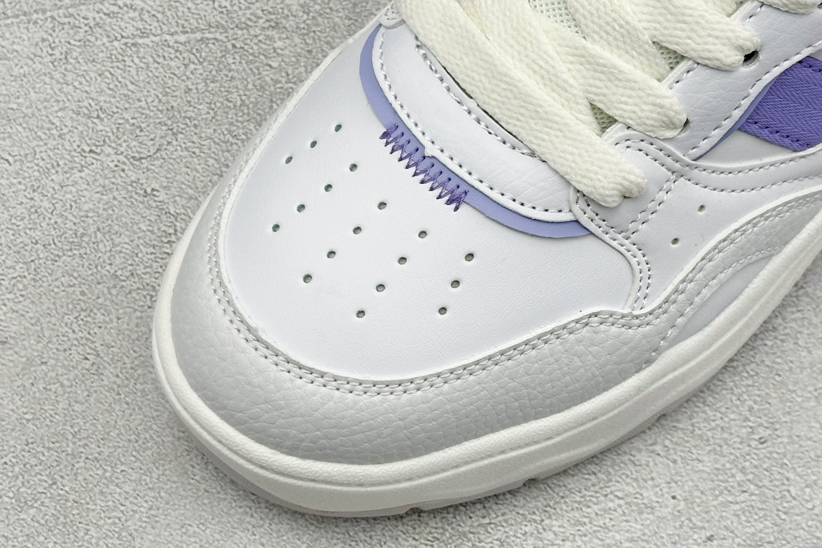 Adidas LITE SHUFFLE 复合材质 舒适贴合系带休闲板鞋 货号：KH9026 尺码：36-45 