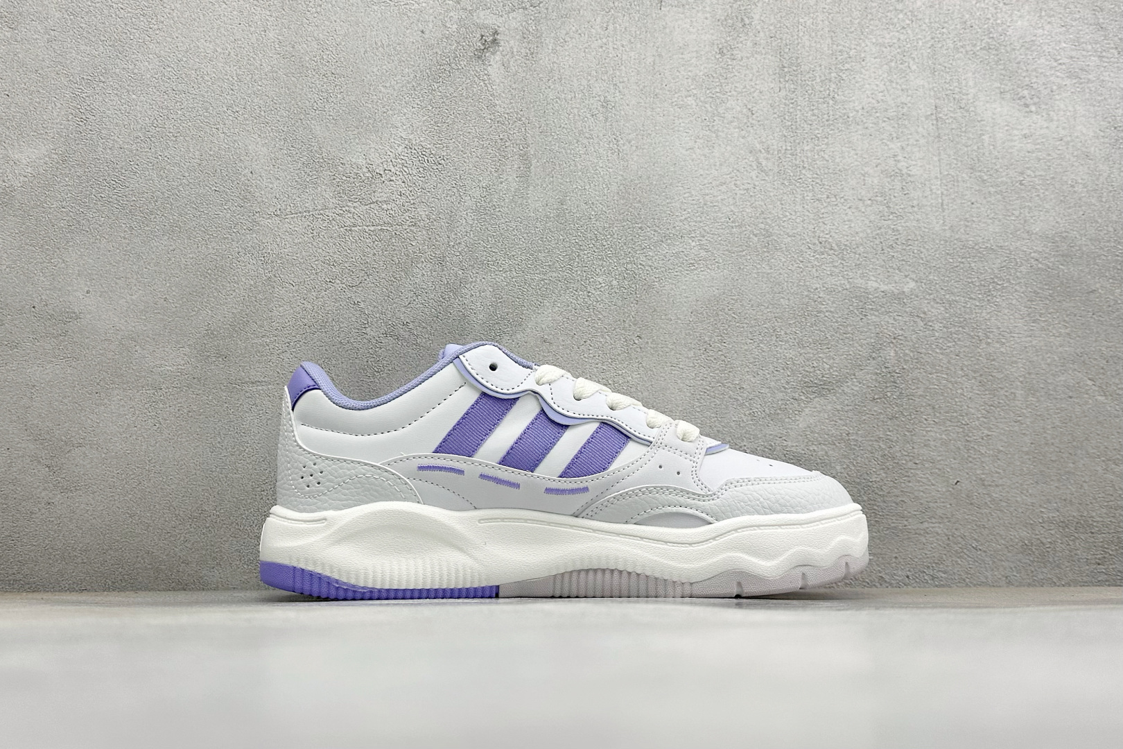 Adidas LITE SHUFFLE 复合材质 舒适贴合系带休闲板鞋 货号：KH9026 尺码：36-45 