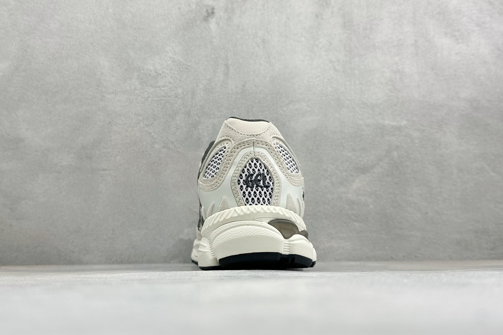 Asics Gel-NYC 亚瑟士运动休闲透气专业跑鞋 #鞋面采用反绒皮与网布拼接 透气舒适兼具休闲时尚 结合简明的配色 Asics Gel-NYC 亚瑟士运动休闲透气专业跑鞋 #鞋面采用反绒皮与网布拼接 透气舒适兼具休闲时尚 结合简明的配色