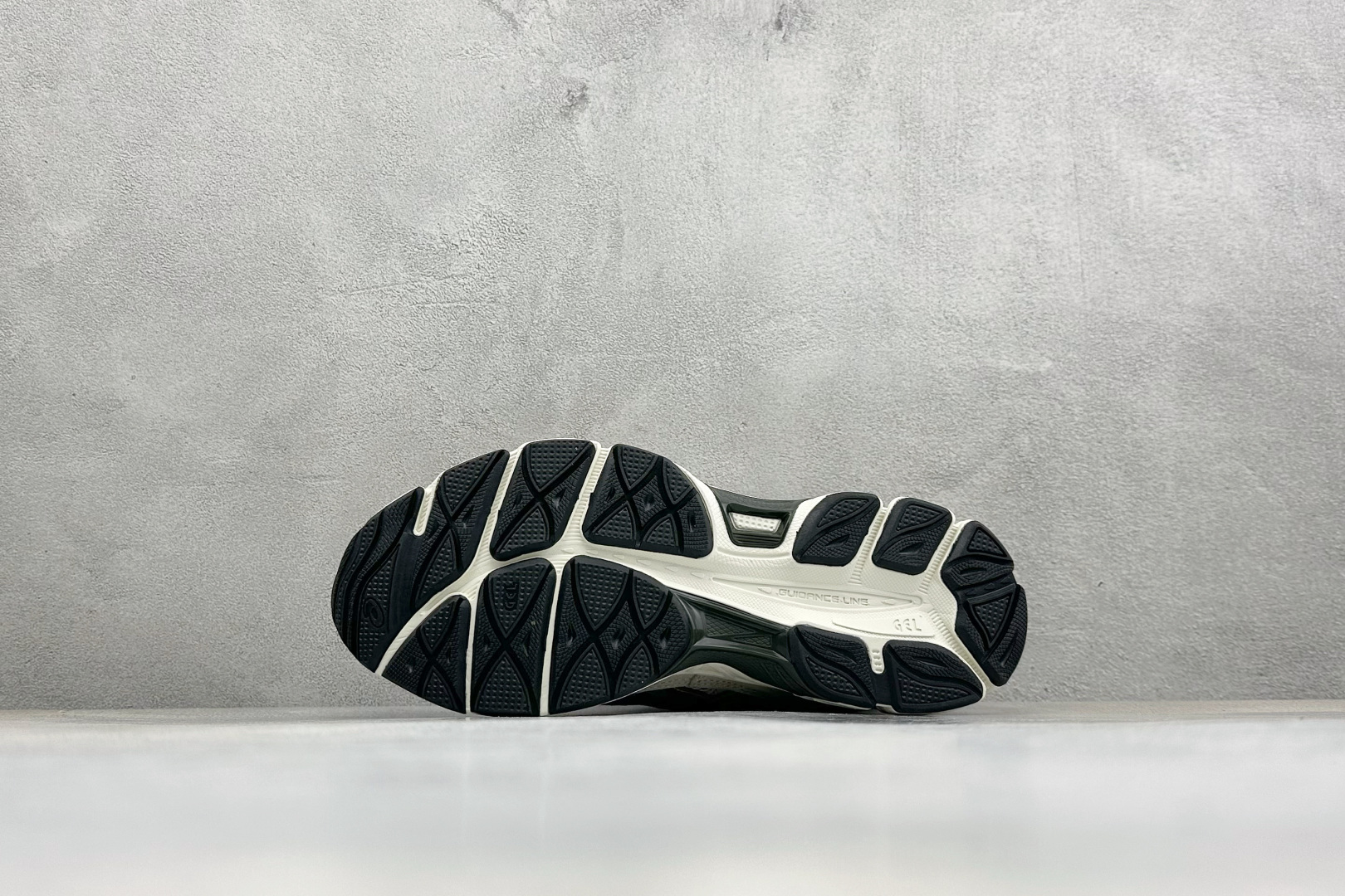 Asics Gel-NYC 亚瑟士运动休闲透气专业跑鞋 #鞋面采用反绒皮与网布拼接 透气舒适兼具休闲时尚 结合简明的配色 Asics Gel-NYC 亚瑟士运动休闲透气专业跑鞋 #鞋面采用反绒皮与网布拼接 透气舒适兼具休闲时尚 结合简明的配色