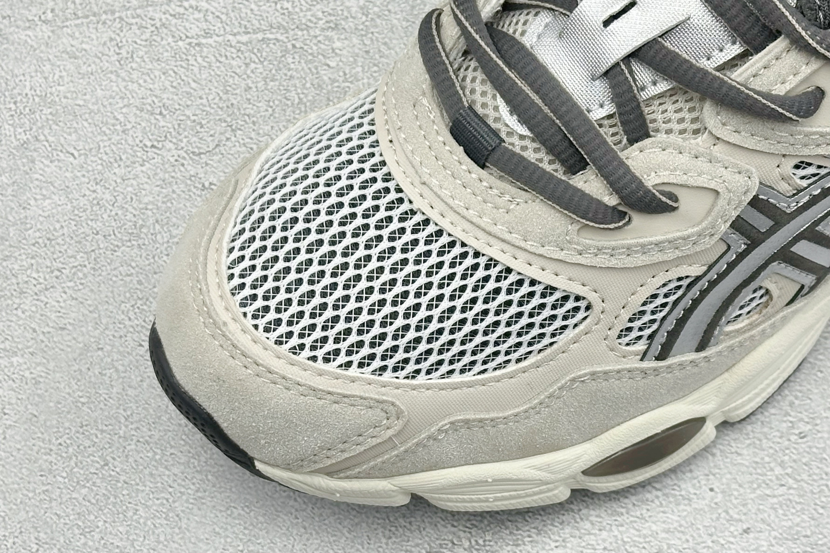 Asics Gel-NYC 亚瑟士运动休闲透气专业跑鞋 #鞋面采用反绒皮与网布拼接 透气舒适兼具休闲时尚 结合简明的配色 Asics Gel-NYC 亚瑟士运动休闲透气专业跑鞋 #鞋面采用反绒皮与网布拼接 透气舒适兼具休闲时尚 结合简明的配色