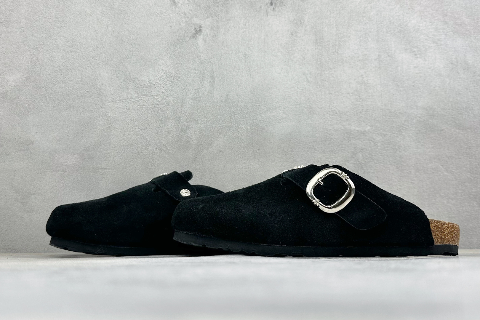 Birkenstock 勃肯凉鞋系列 #采用质地柔软牛皮绒面革植入羊羔毛鞋垫和里衬材质 中底搭载缓震软木橡胶 外置EVA Birkenstock 勃肯凉鞋系列 #采用质地柔软牛皮绒面革植入羊羔毛鞋垫和里衬材质 中底搭载缓震软木橡胶 外置EVA