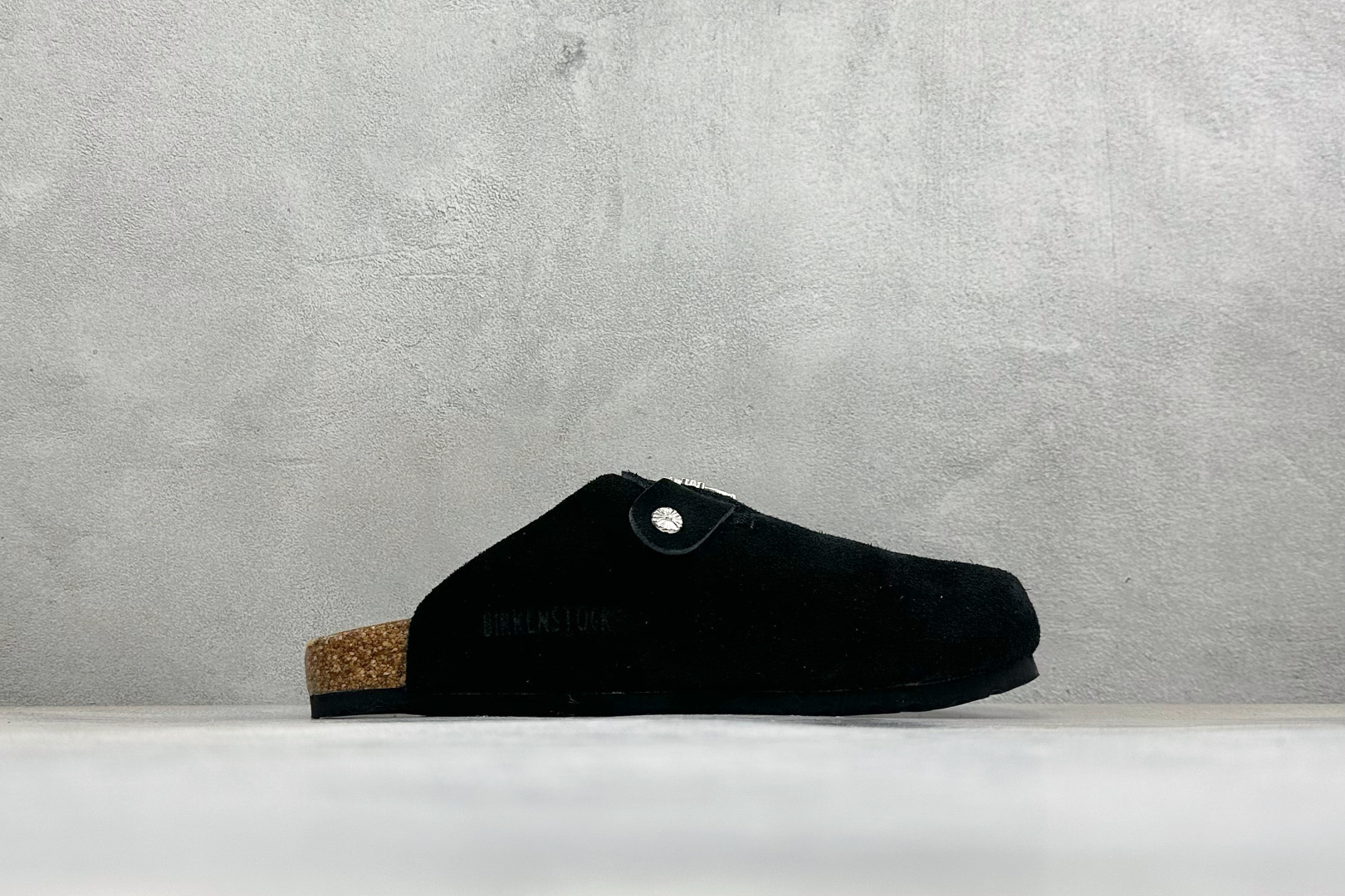 Birkenstock 勃肯凉鞋系列 #采用质地柔软牛皮绒面革植入羊羔毛鞋垫和里衬材质 中底搭载缓震软木橡胶 外置EVA Birkenstock 勃肯凉鞋系列 #采用质地柔软牛皮绒面革植入羊羔毛鞋垫和里衬材质 中底搭载缓震软木橡胶 外置EVA