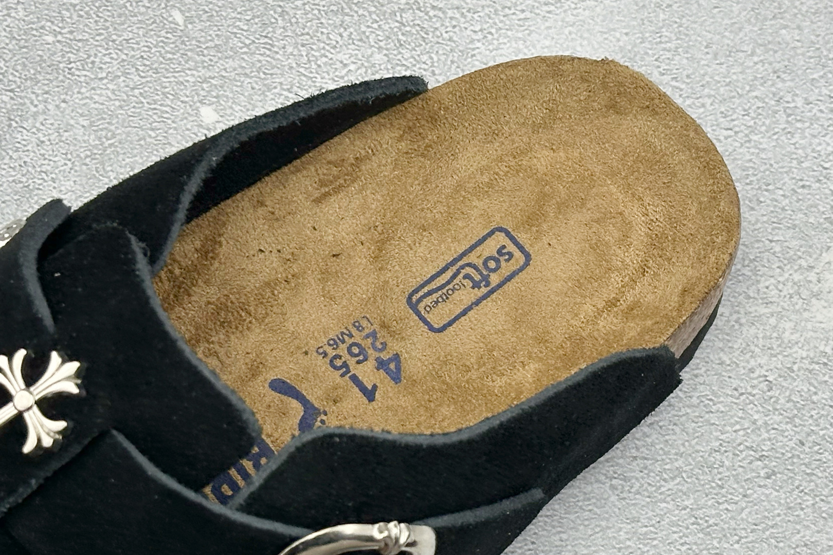 Birkenstock 勃肯凉鞋系列 #采用质地柔软牛皮绒面革植入羊羔毛鞋垫和里衬材质 中底搭载缓震软木橡胶 外置EVA Birkenstock 勃肯凉鞋系列 #采用质地柔软牛皮绒面革植入羊羔毛鞋垫和里衬材质 中底搭载缓震软木橡胶 外置EVA