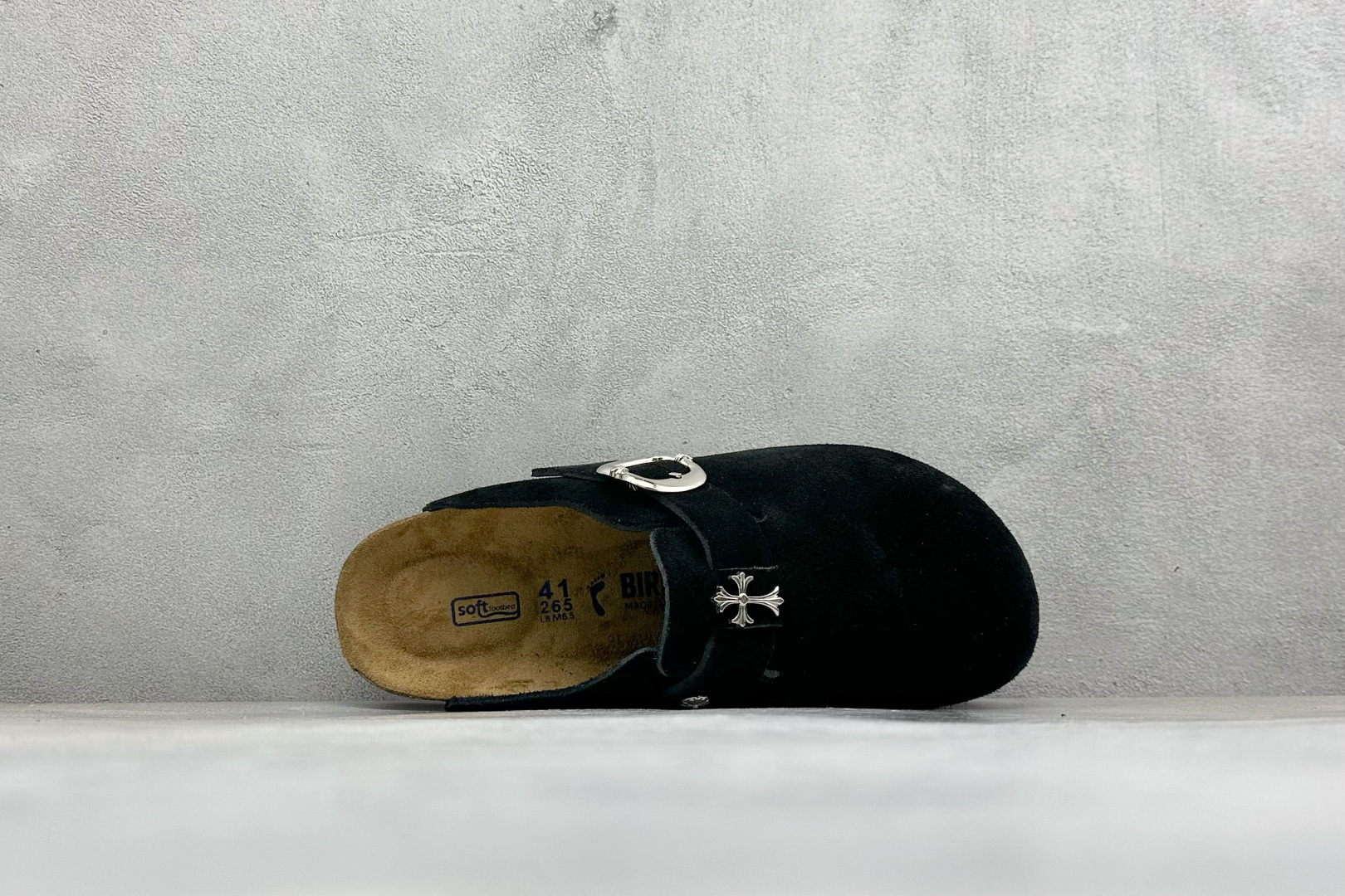 Birkenstock 勃肯凉鞋系列 #采用质地柔软牛皮绒面革植入羊羔毛鞋垫和里衬材质 中底搭载缓震软木橡胶 外置EVA Birkenstock 勃肯凉鞋系列 #采用质地柔软牛皮绒面革植入羊羔毛鞋垫和里衬材质 中底搭载缓震软木橡胶 外置EVA