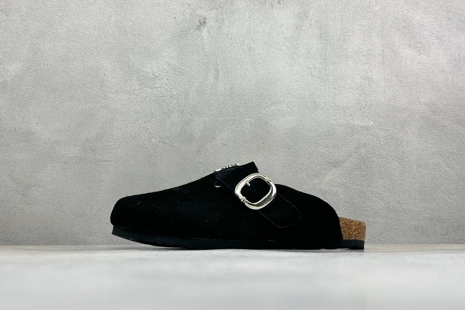Birkenstock 勃肯凉鞋系列 #采用质地柔软牛皮绒面革植入羊羔毛鞋垫和里衬材质 中底搭载缓震软木橡胶 外置EVA
