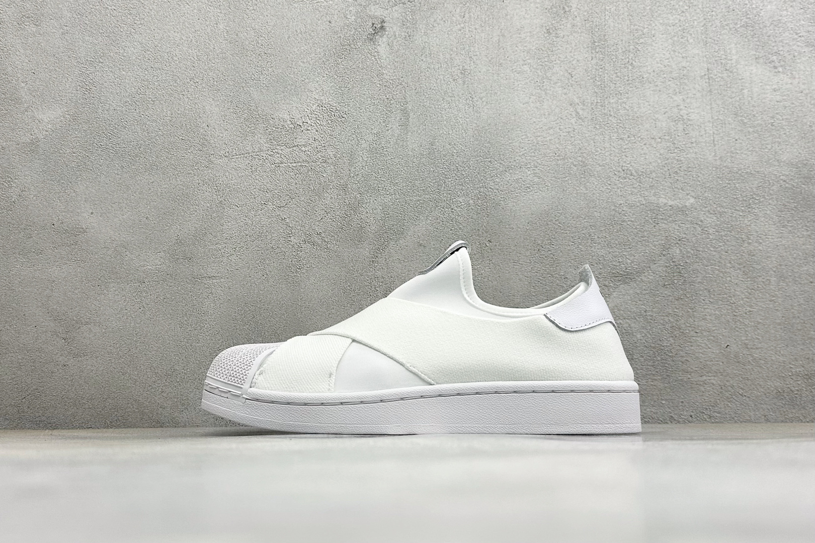 阿迪达斯十字交叉绑带Adidas SUPERSTAR SLIP ON W S 贝壳头 十字交叉绑带 白山联名款绑带板鞋 
