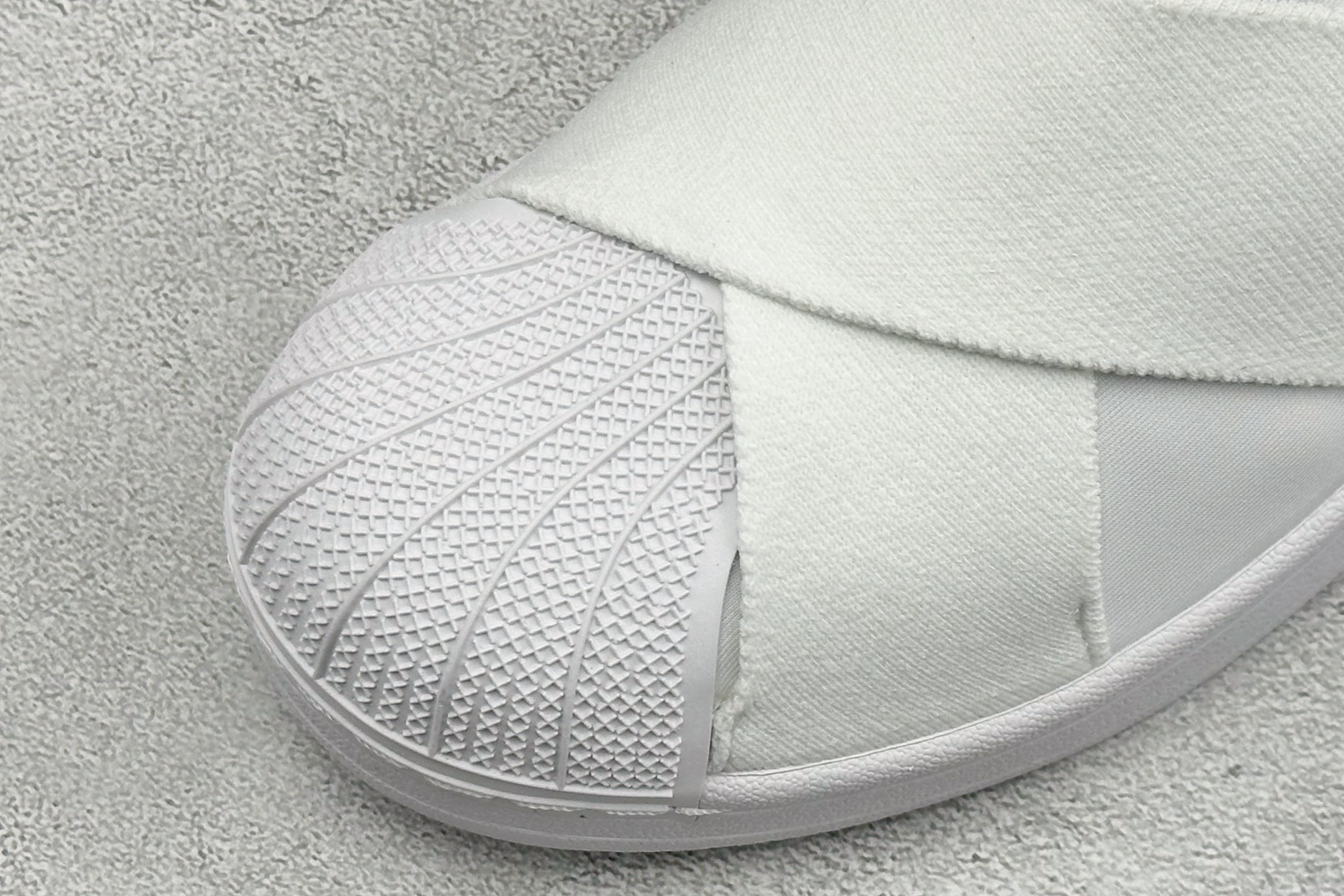 阿迪达斯十字交叉绑带Adidas SUPERSTAR SLIP ON W S 贝壳头 十字交叉绑带 白山联名款绑带板鞋 阿迪达斯十字交叉绑带Adidas SUPERSTAR SLIP ON W S 贝壳头 十字交叉绑带 白山联名款绑带板鞋