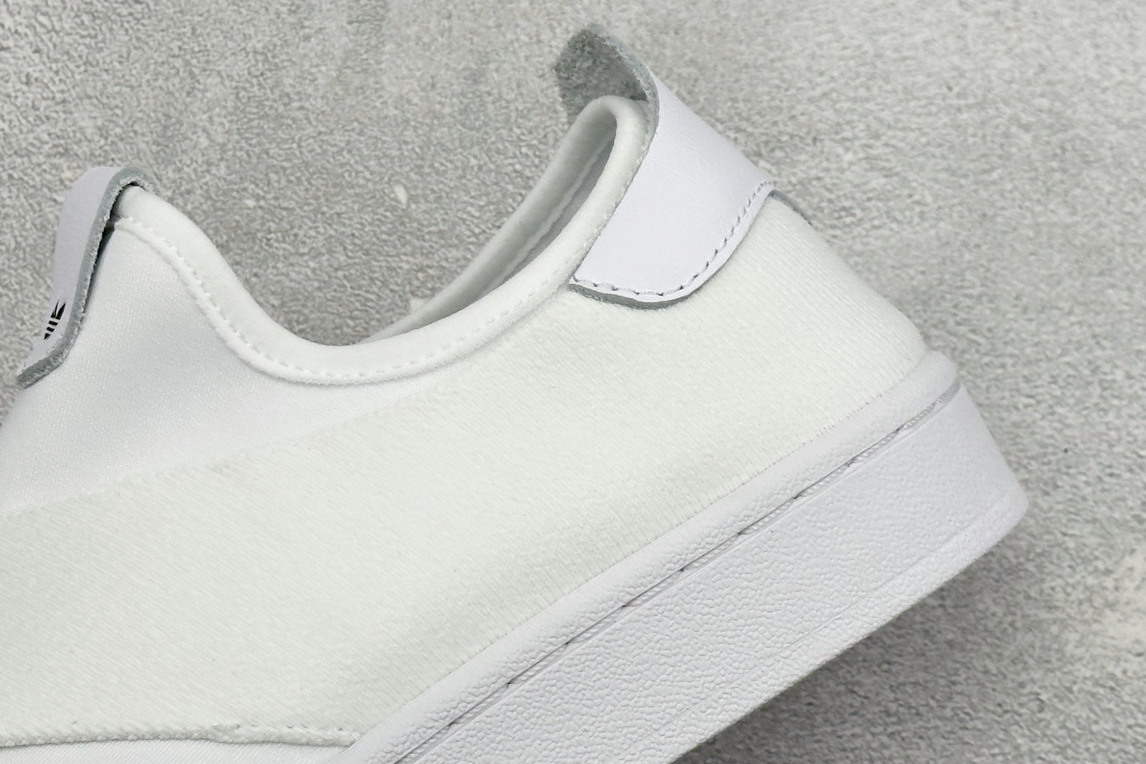 阿迪达斯十字交叉绑带Adidas SUPERSTAR SLIP ON W S 贝壳头 十字交叉绑带 白山联名款绑带板鞋 阿迪达斯十字交叉绑带Adidas SUPERSTAR SLIP ON W S 贝壳头 十字交叉绑带 白山联名款绑带板鞋