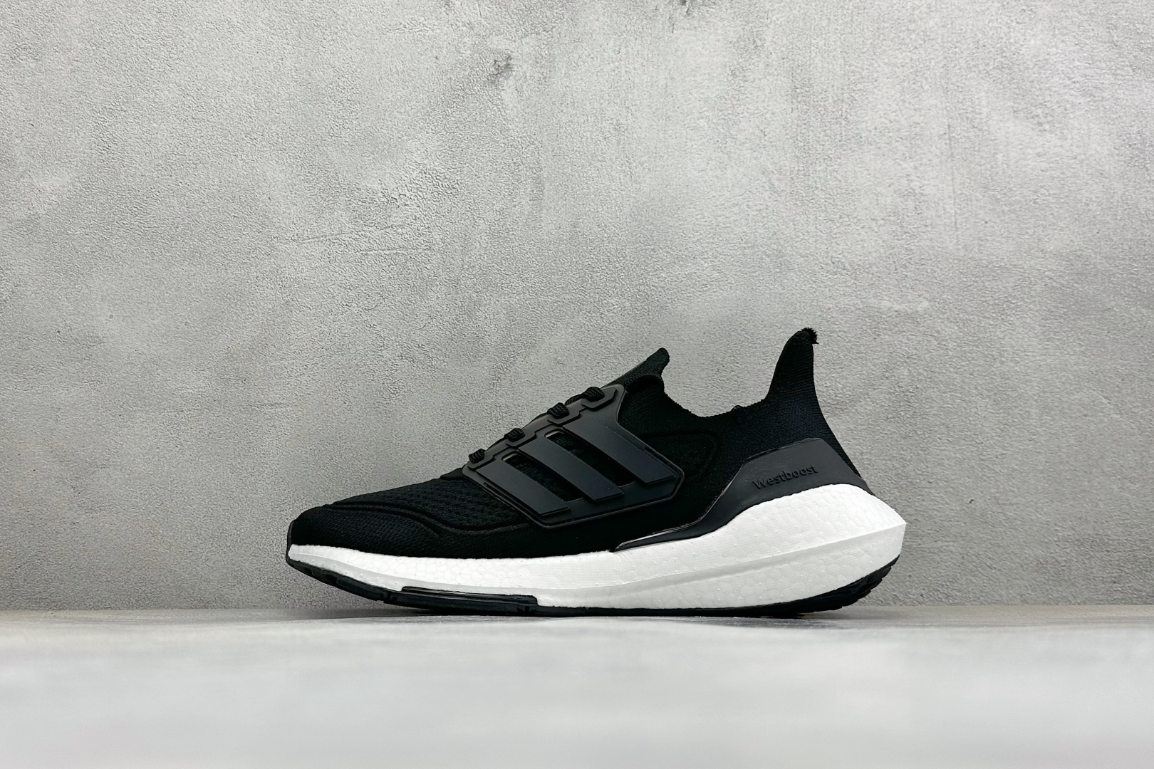 福利特价 Adidas UltraBoost 21 轻盈运动厚底跑鞋 阿迪达斯Adidas UltraBoost 21 