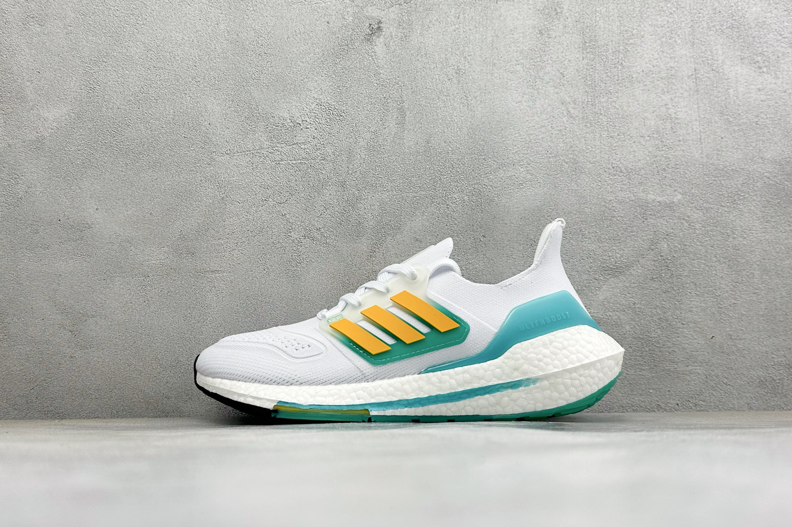 福利特价 Adidas UltraBoost 21 轻盈运动厚底跑鞋 阿迪达斯Adidas UltraBoost 21 