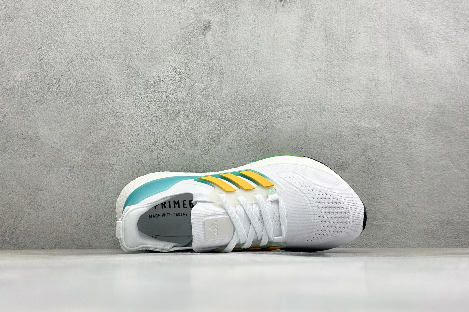 福利特价 Adidas UltraBoost 21 轻盈运动厚底跑鞋 阿迪达斯Adidas UltraBoost 21 福利特价 Adidas UltraBoost 21 轻盈运动厚底跑鞋 阿迪达斯Adidas UltraBoost 21