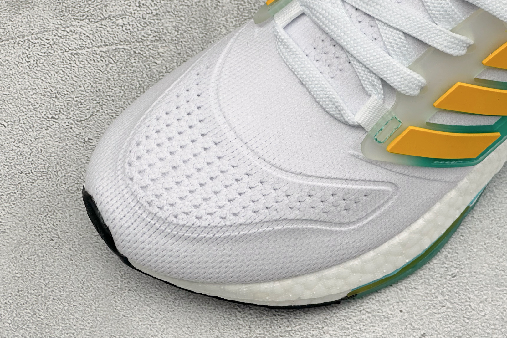 福利特价 Adidas UltraBoost 21 轻盈运动厚底跑鞋 阿迪达斯Adidas UltraBoost 21 福利特价 Adidas UltraBoost 21 轻盈运动厚底跑鞋 阿迪达斯Adidas UltraBoost 21