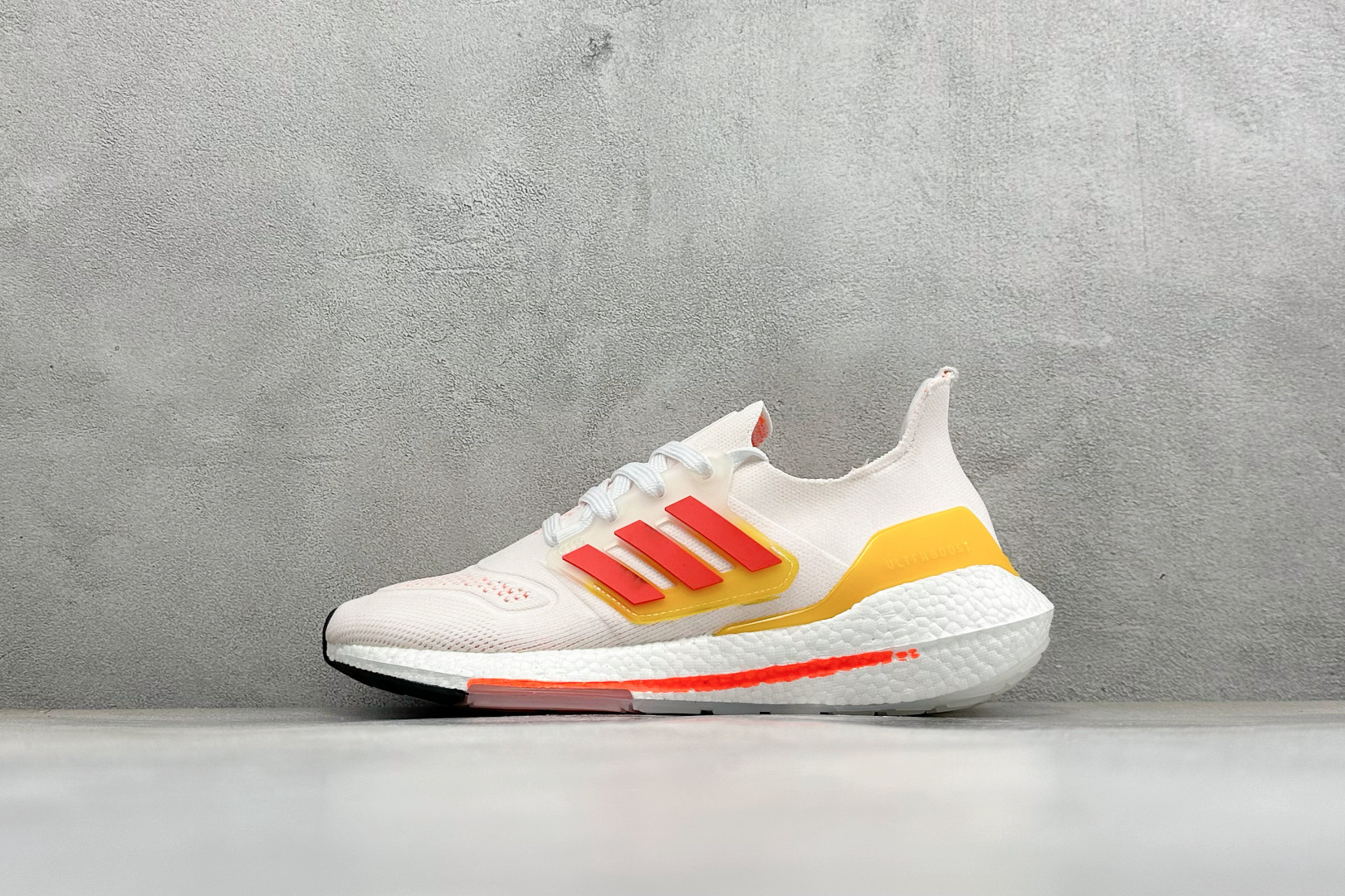福利特价  Adidas UltraBoost 21 轻盈运动厚底跑鞋 阿迪达斯Adidas UltraBoost 21