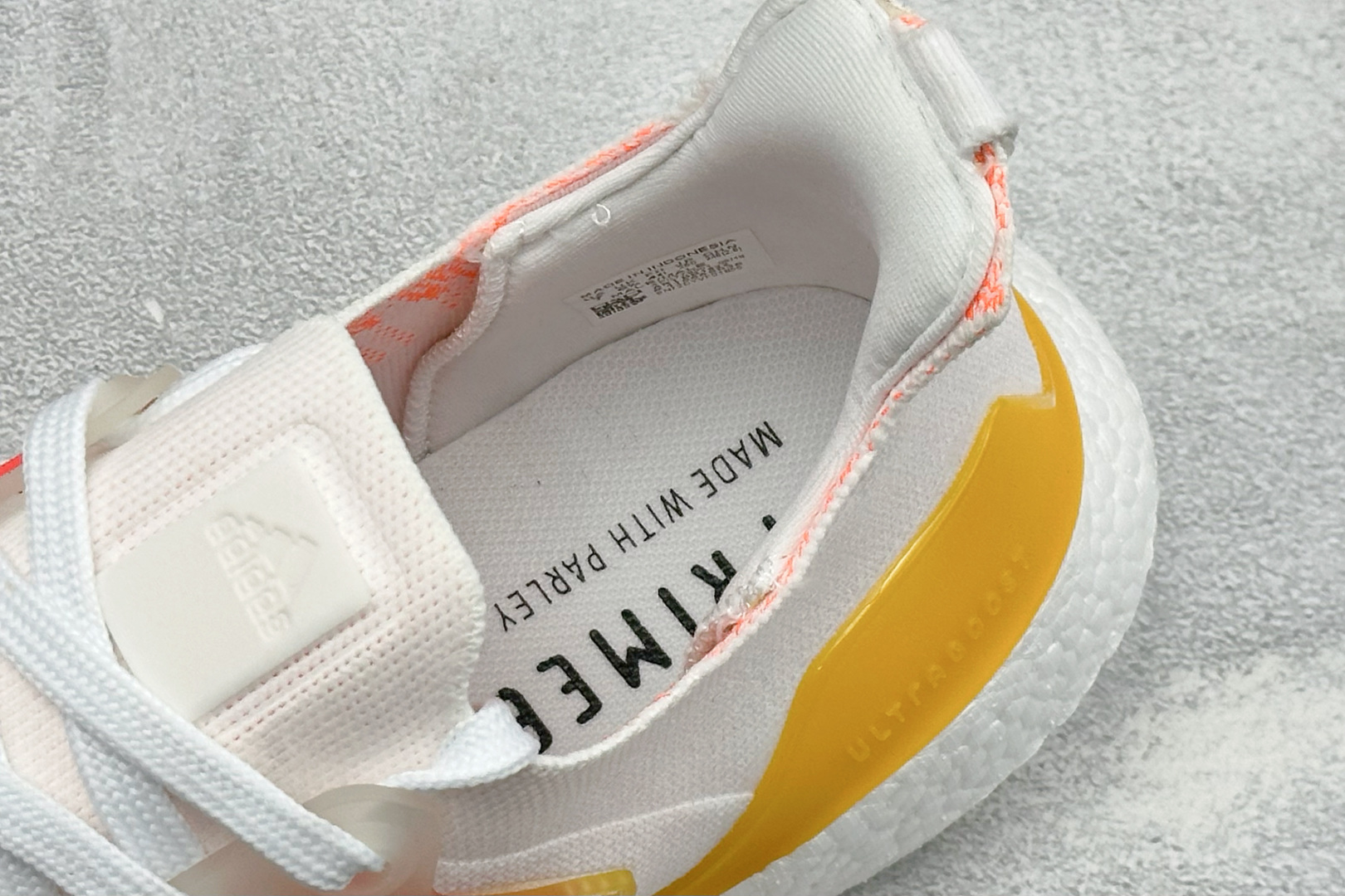 福利特价 Adidas UltraBoost 21 轻盈运动厚底跑鞋 阿迪达斯Adidas UltraBoost 21 福利特价 Adidas UltraBoost 21 轻盈运动厚底跑鞋 阿迪达斯Adidas UltraBoost 21