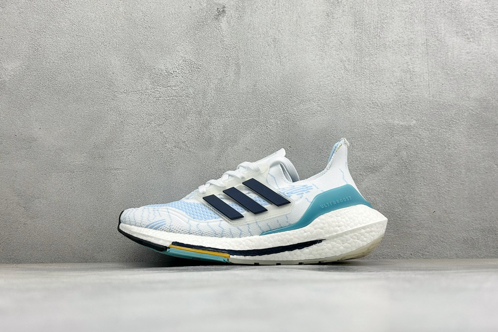 福利特价 Adidas UltraBoost 21 轻盈运动厚底跑鞋 阿迪达斯Adidas UltraBoost 21 福利特价 Adidas UltraBoost 21 轻盈运动厚底跑鞋 阿迪达斯Adidas UltraBoost 21