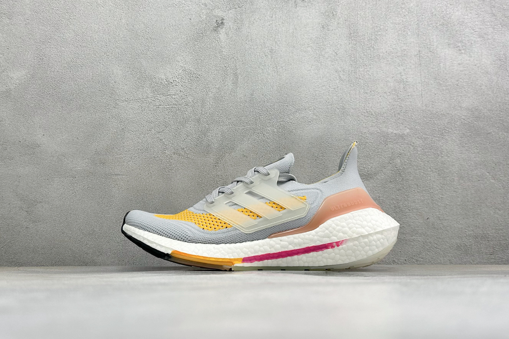 福利特价 Adidas UltraBoost 21 轻盈运动厚底跑鞋 阿迪达斯Adidas UltraBoost 21 福利特价 Adidas UltraBoost 21 轻盈运动厚底跑鞋 阿迪达斯Adidas UltraBoost 21