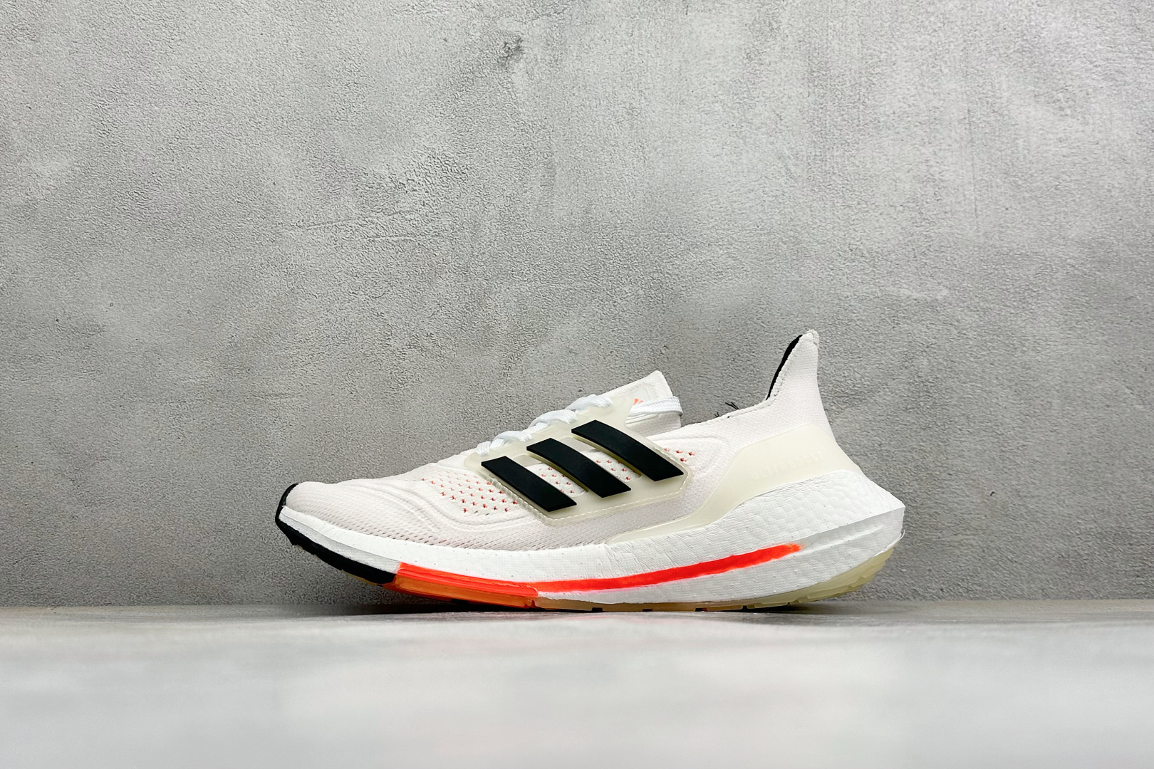 福利特价 Adidas UltraBoost 21 轻盈运动厚底跑鞋 阿迪达斯Adidas UltraBoost 21 福利特价 Adidas UltraBoost 21 轻盈运动厚底跑鞋 阿迪达斯Adidas UltraBoost 21
