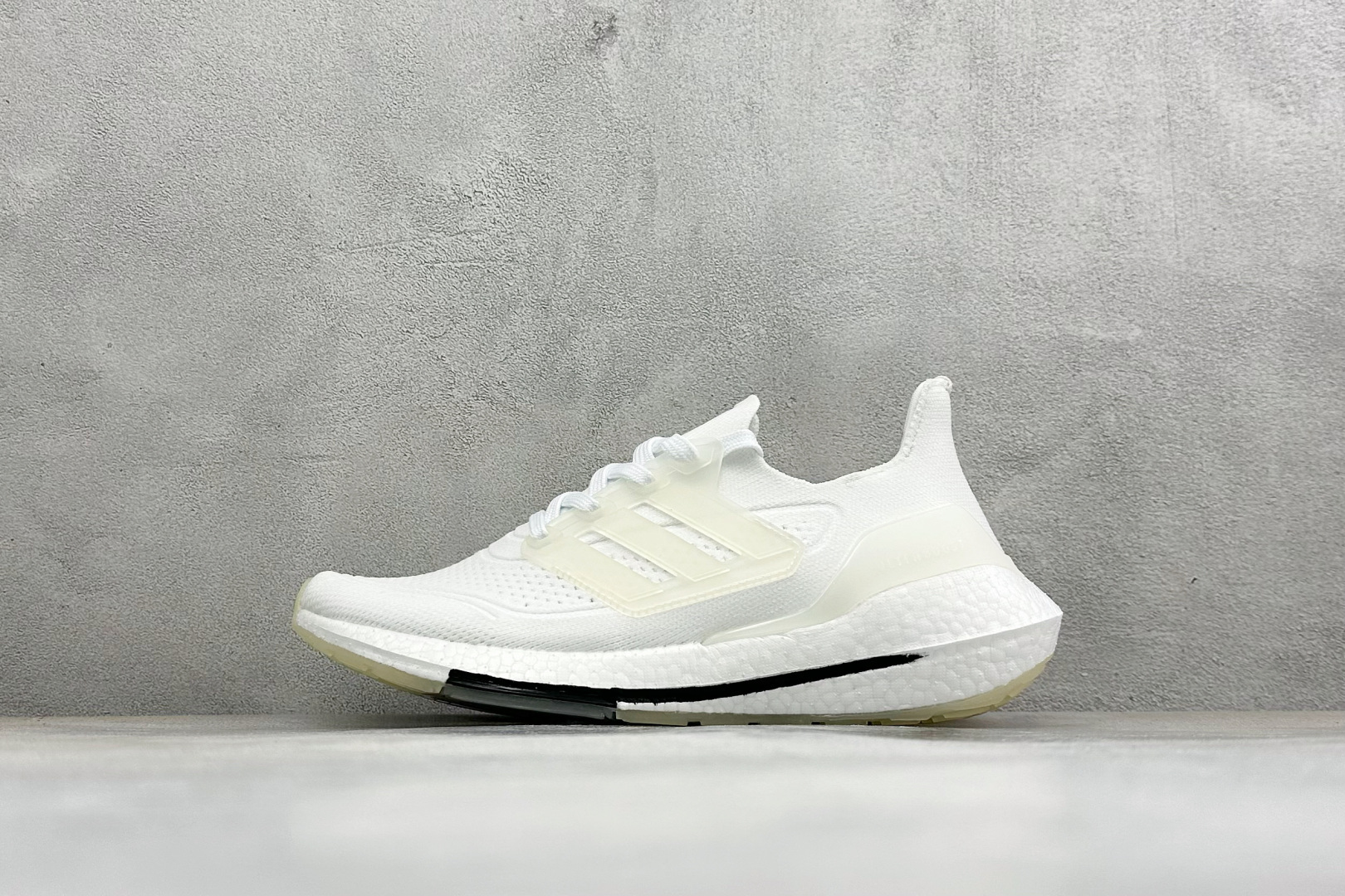 福利特价 Adidas UltraBoost 21 轻盈运动厚底跑鞋 阿迪达斯Adidas UltraBoost 21 福利特价 Adidas UltraBoost 21 轻盈运动厚底跑鞋 阿迪达斯Adidas UltraBoost 21