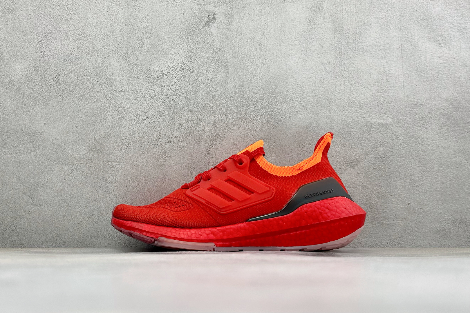 福利特价 Adidas UltraBoost 21 轻盈运动厚底跑鞋 阿迪达斯Adidas UltraBoost 21 福利特价 Adidas UltraBoost 21 轻盈运动厚底跑鞋 阿迪达斯Adidas UltraBoost 21