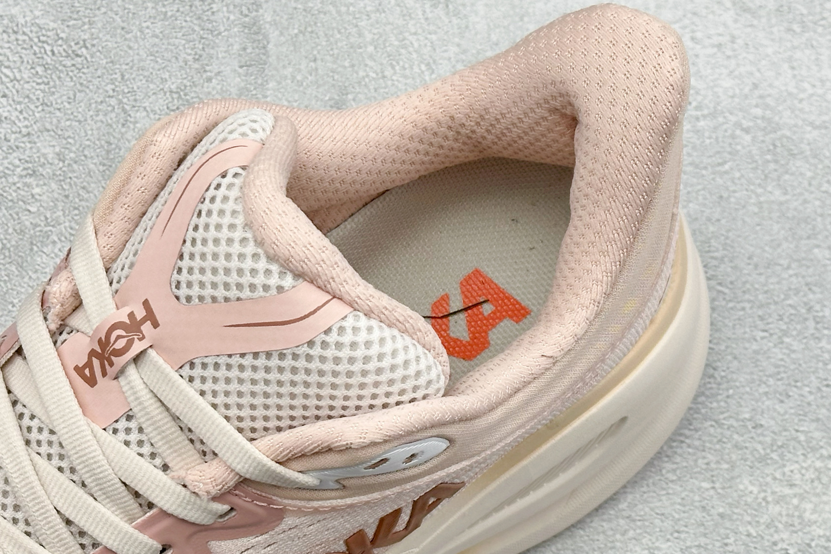 终端放店 ST版HOKA ONE ONE Bondi 9 复古舒适防滑耐磨低帮山地户外跑步鞋 货号: -RSTP 尺码: 终端放店 ST版HOKA ONE ONE Bondi 9 复古舒适防滑耐磨低帮山地户外跑步鞋 货号: -RSTP 尺码: