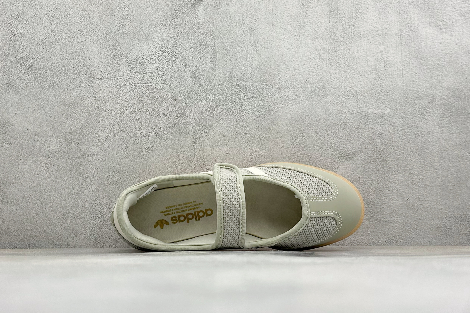 FX版Adidas三叶草SAMBA Jane W 玛丽珍鞋 该鞋款鞋面采用多种材料拼接(缝/车线) Superstar系 FX版Adidas三叶草SAMBA Jane W 玛丽珍鞋 该鞋款鞋面采用多种材料拼接(缝/车线) Superstar系