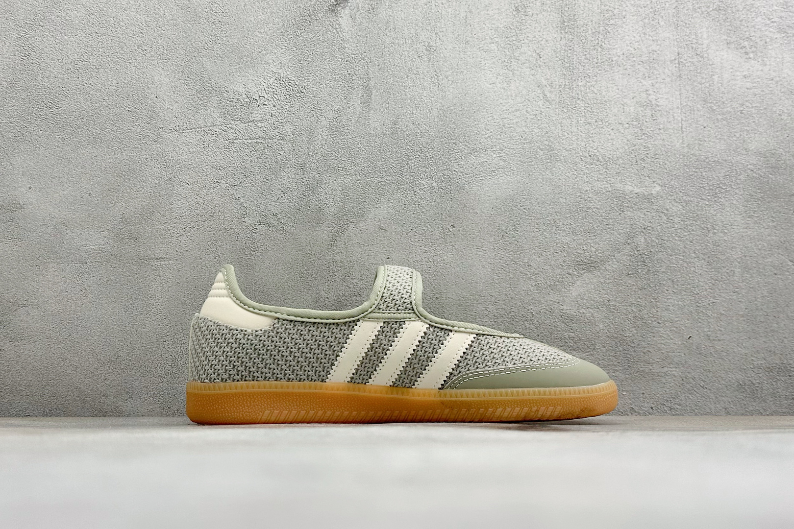 FX版Adidas三叶草SAMBA Jane W 玛丽珍鞋 该鞋款鞋面采用多种材料拼接(缝/车线) Superstar系 FX版Adidas三叶草SAMBA Jane W 玛丽珍鞋 该鞋款鞋面采用多种材料拼接(缝/车线) Superstar系