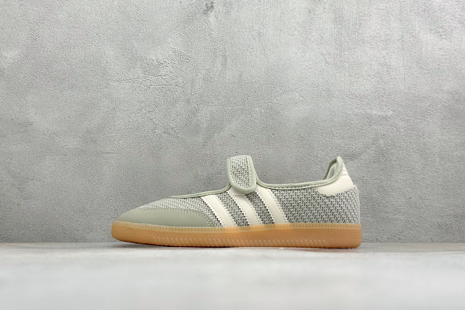 FX版Adidas三叶草SAMBA Jane W 玛丽珍鞋 该鞋款鞋面采用多种材料拼接(缝/车线) Superstar系