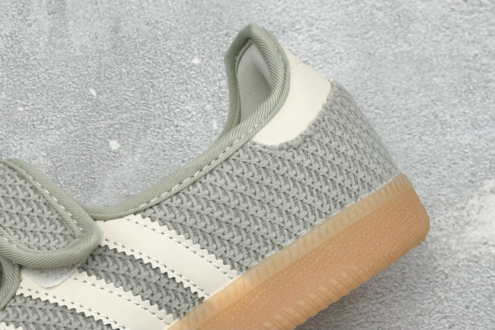 FX版Adidas三叶草SAMBA Jane W 玛丽珍鞋 该鞋款鞋面采用多种材料拼接(缝/车线) Superstar系 FX版Adidas三叶草SAMBA Jane W 玛丽珍鞋 该鞋款鞋面采用多种材料拼接(缝/车线) Superstar系