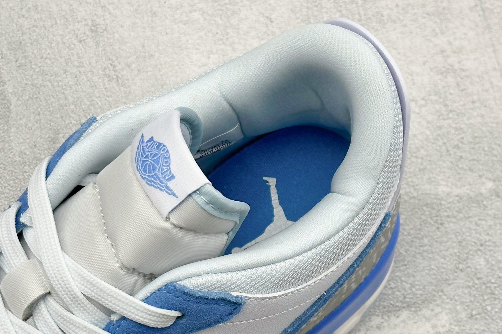 Air Jordan Legacy AJ312 Low 三合一低帮篮球鞋 有着交错结合的设计 它的名字就展现出它所包含的