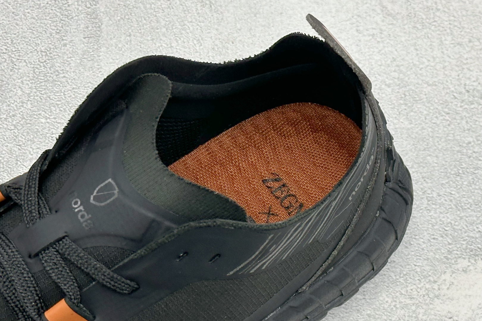 诺达NORDA 001 Dyneema 徒步山地碎石路 越野跑鞋系列 诺达 NORDA史上最轻量的越野竞速鞋款。Bio-