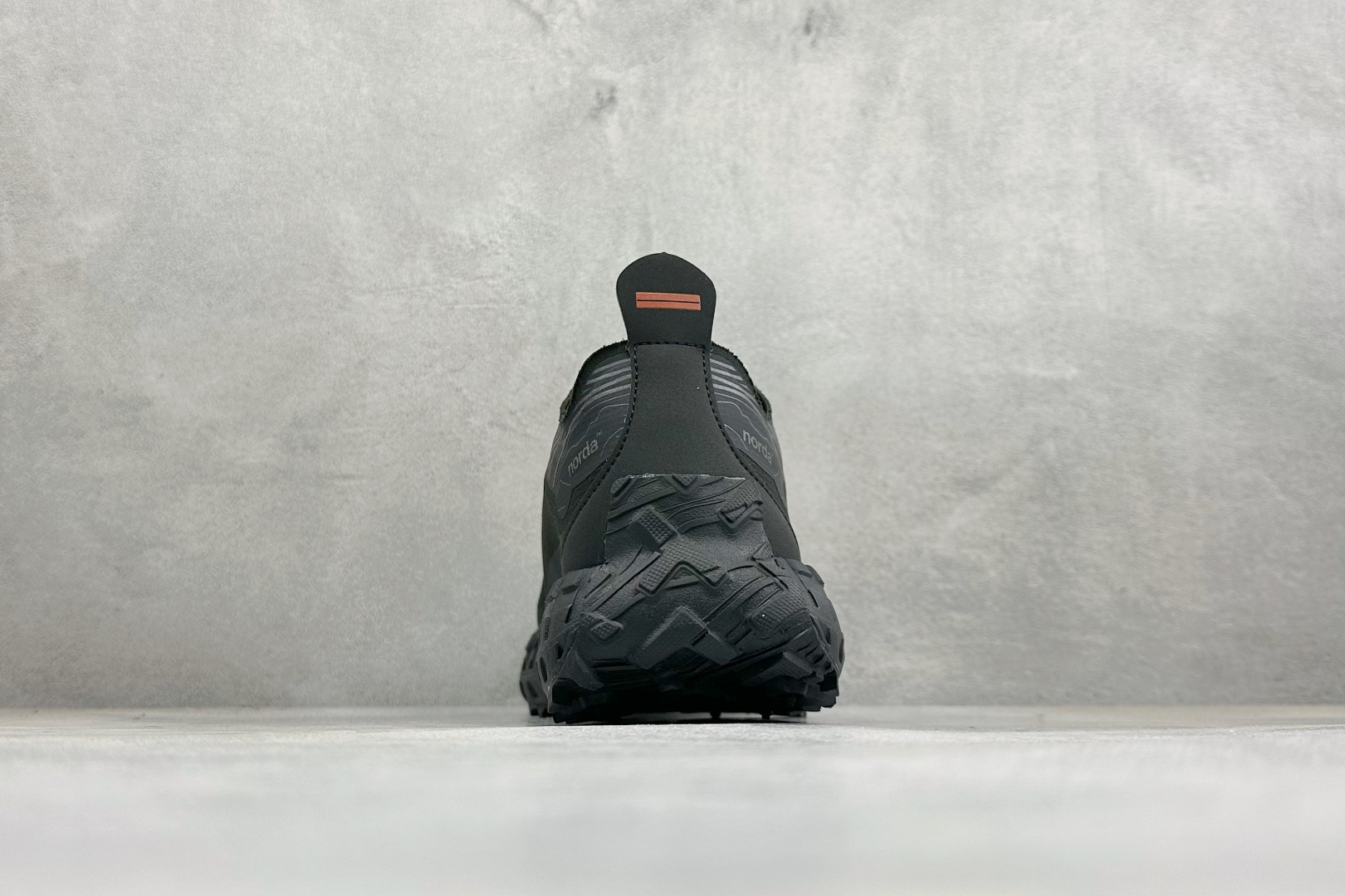 诺达NORDA 001 Dyneema 徒步山地碎石路 越野跑鞋系列 诺达 NORDA史上最轻量的越野竞速鞋款。Bio-