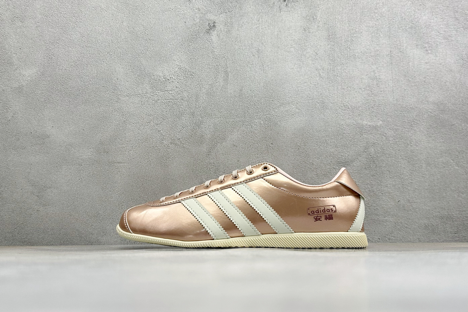 ML版Adidas Originals Anfu Trainers 三叶草 阿迪复古玛丽珍鞋 “安福” 采用粒面纤维革鞋