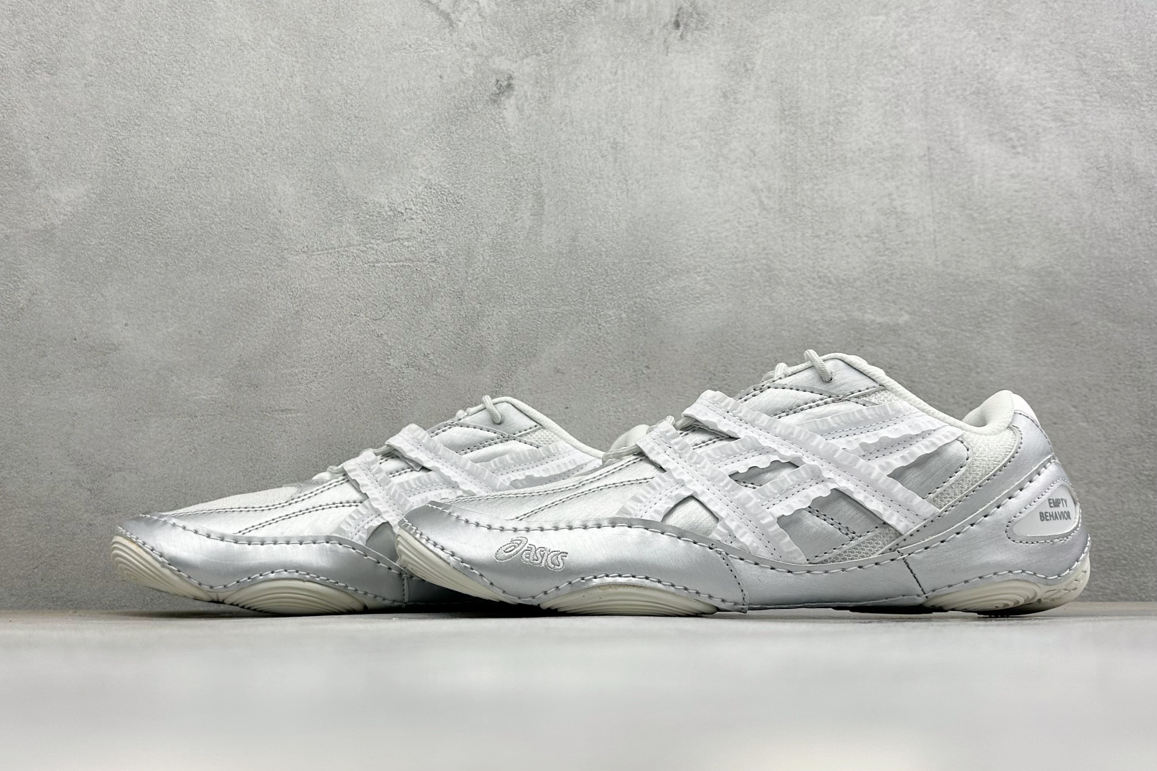 ZH版Asics Hypersync 亚瑟士 薄底德训 时尚经典透气包裹性轻便 低帮休闲板鞋 以复古之名 解锁街头新表达 ZH版Asics Hypersync 亚瑟士 薄底德训 时尚经典透气包裹性轻便 低帮休闲板鞋 以复古之名 解锁街头新表达