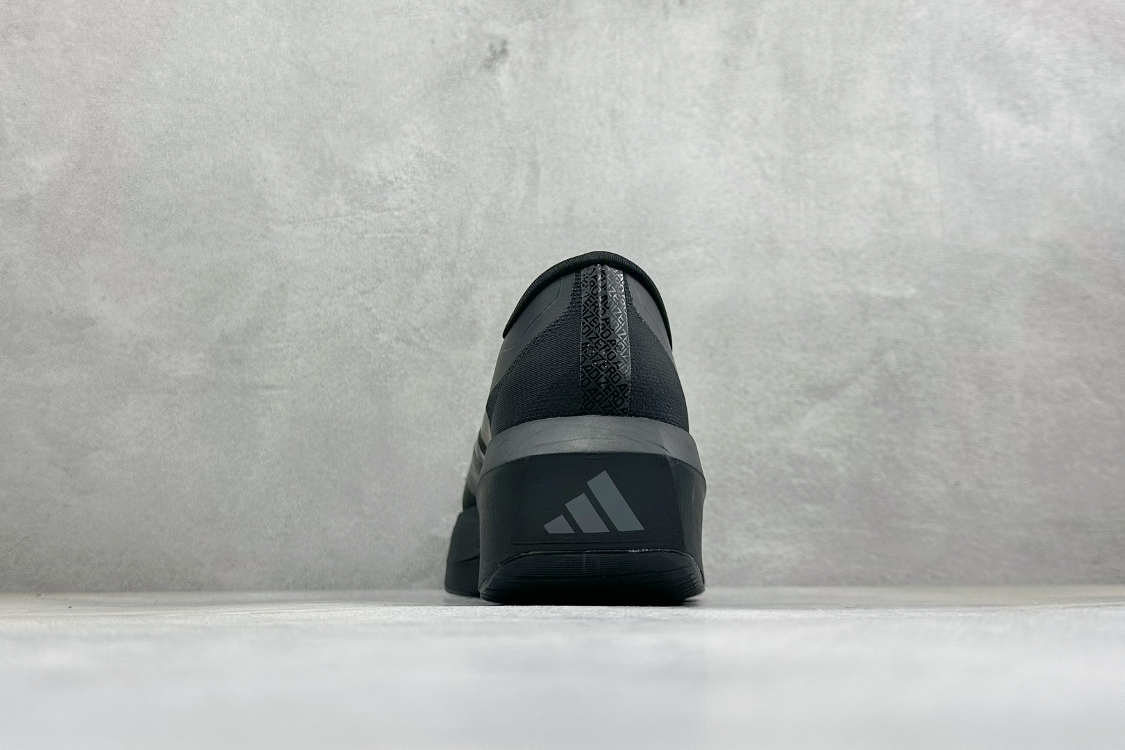 DC版Adidas Adizero Evo SL 2 阿迪超轻透气缓震跑鞋 整体外观造型与adiZero Adios P DC版Adidas Adizero Evo SL 2 阿迪超轻透气缓震跑鞋 整体外观造型与adiZero Adios P