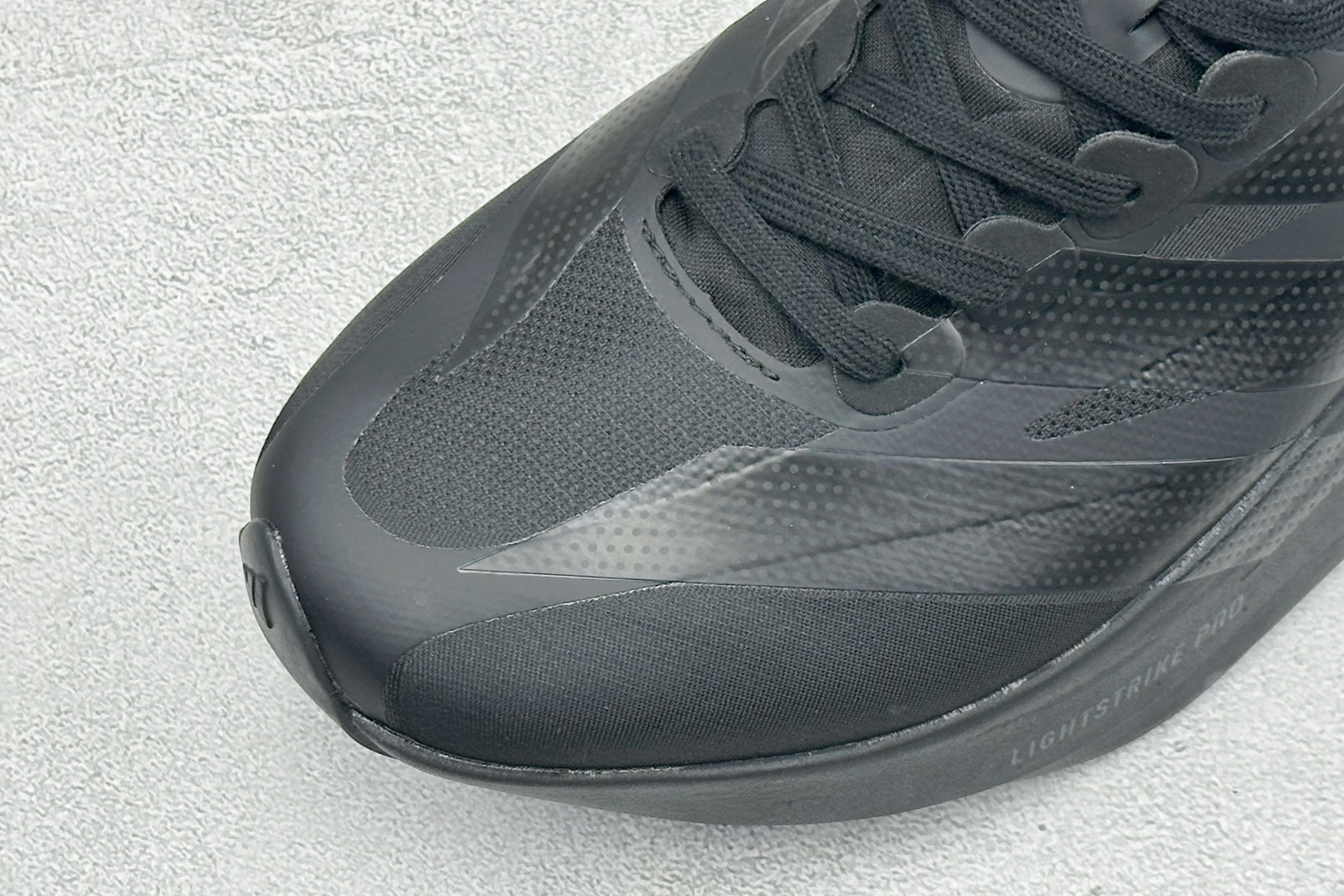 DC版Adidas Adizero Evo SL 2 阿迪超轻透气缓震跑鞋 整体外观造型与adiZero Adios P DC版Adidas Adizero Evo SL 2 阿迪超轻透气缓震跑鞋 整体外观造型与adiZero Adios P