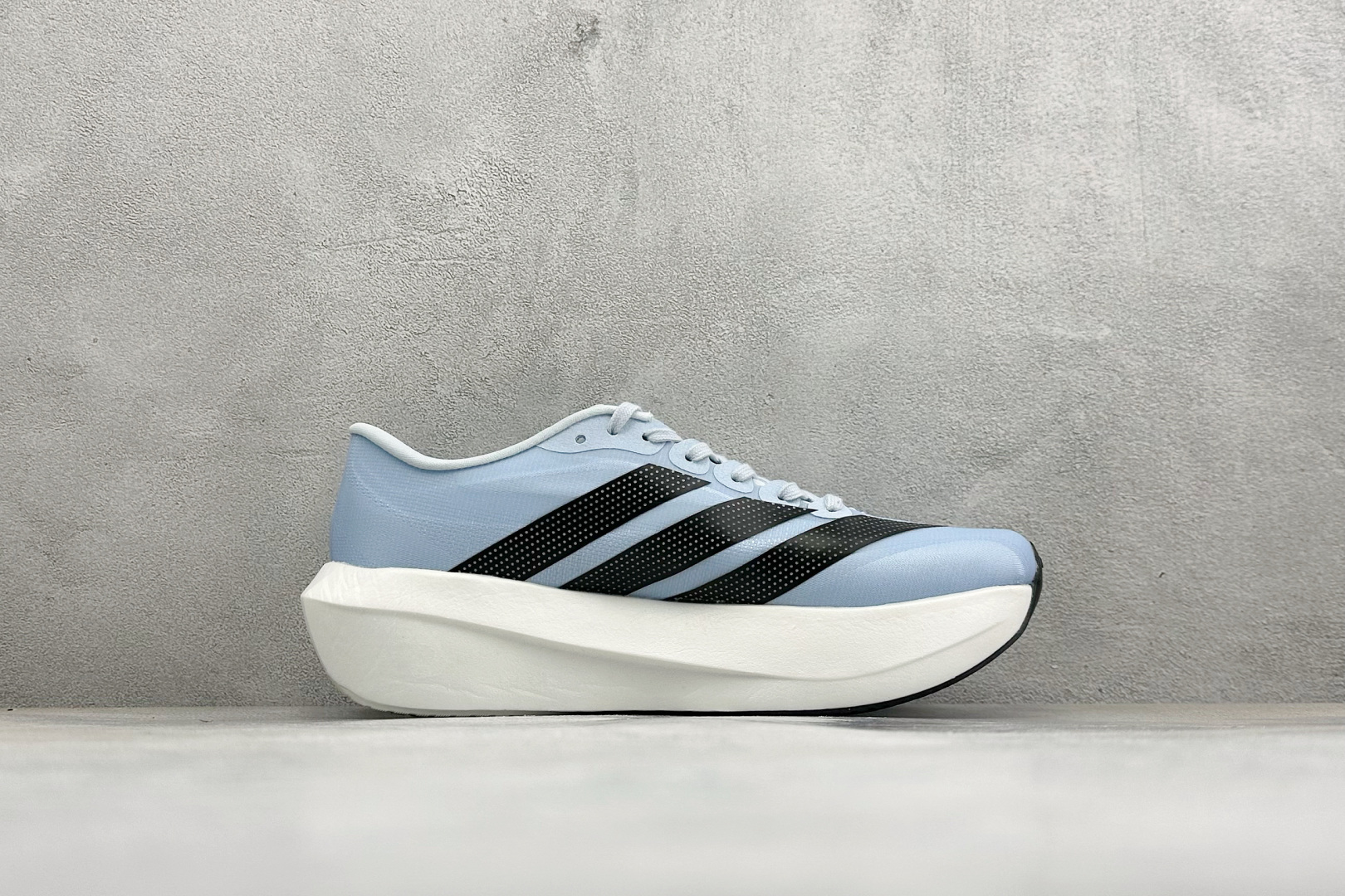 DC版Adidas Adizero Evo SL 2 阿迪超轻透气缓震跑鞋 整体外观造型与adiZero Adios P DC版Adidas Adizero Evo SL 2 阿迪超轻透气缓震跑鞋 整体外观造型与adiZero Adios P